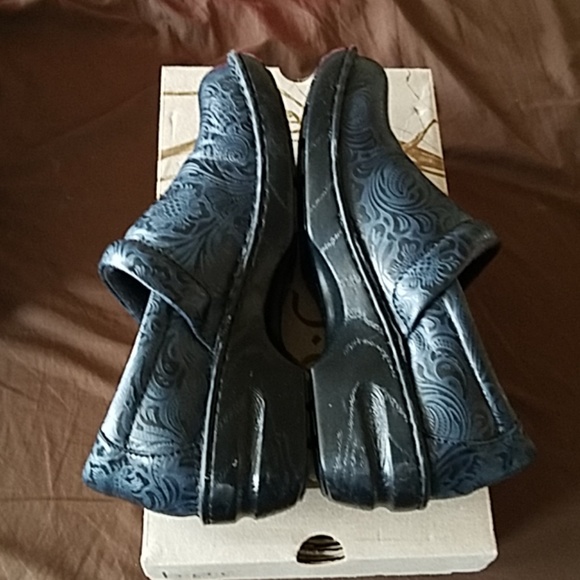 WOMEN CLOGS - Picture 2 of 3